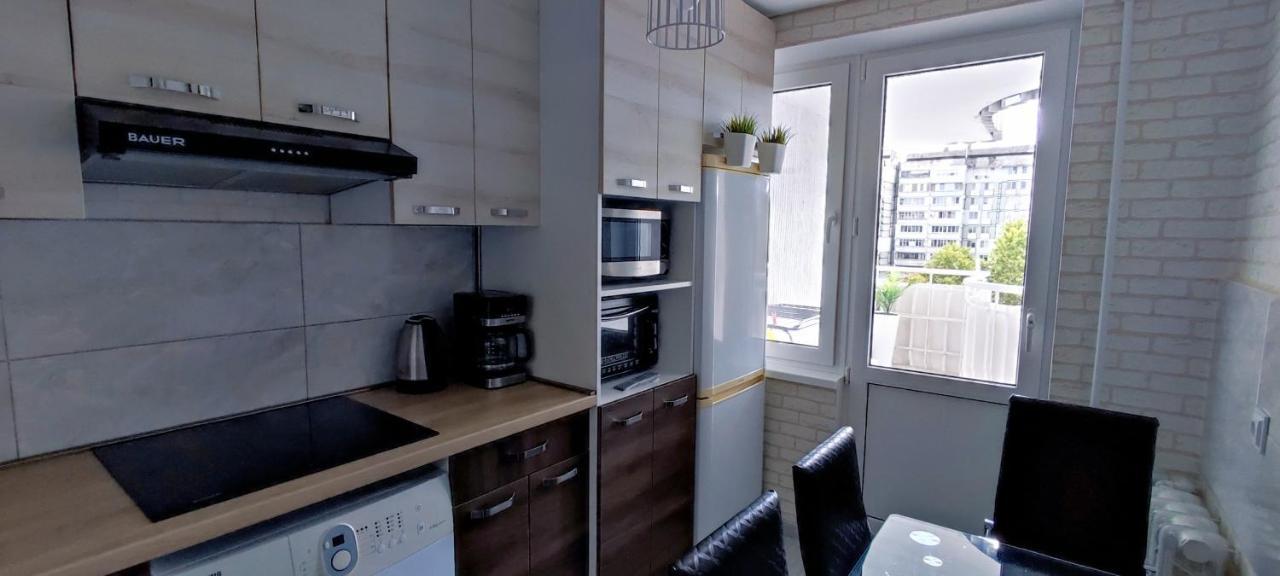 تشيسيناو Large Apartment Near The Airport And City Center المظهر الخارجي الصورة