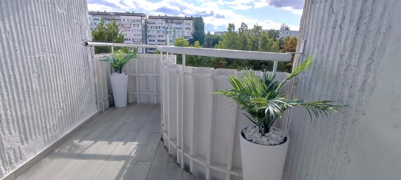تشيسيناو Large Apartment Near The Airport And City Center المظهر الخارجي الصورة