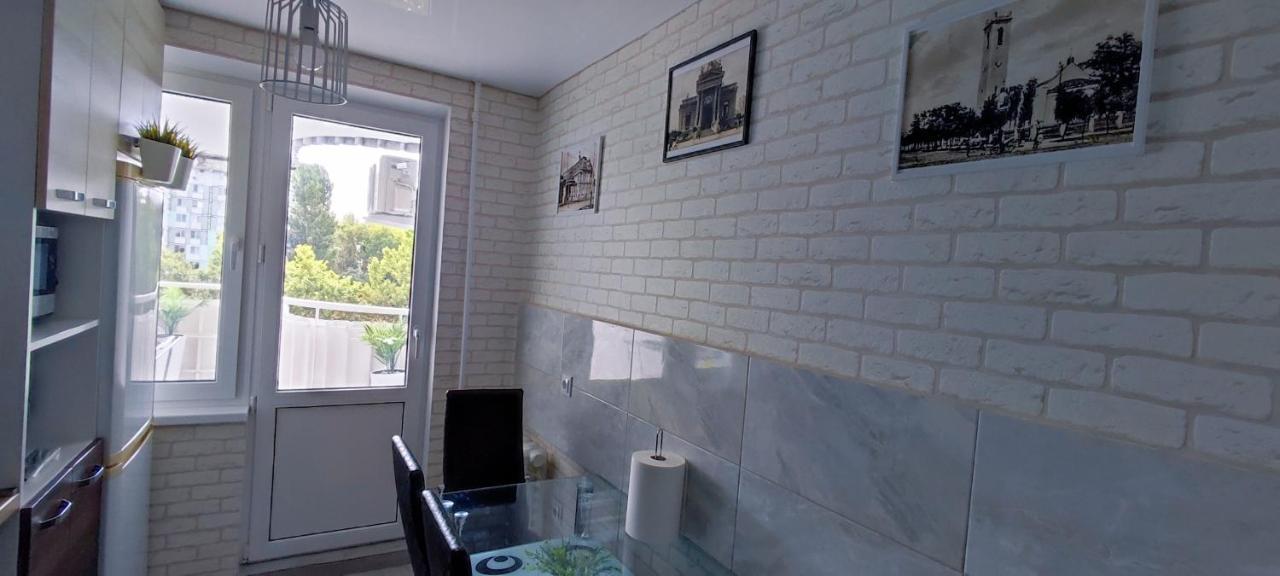 تشيسيناو Large Apartment Near The Airport And City Center المظهر الخارجي الصورة